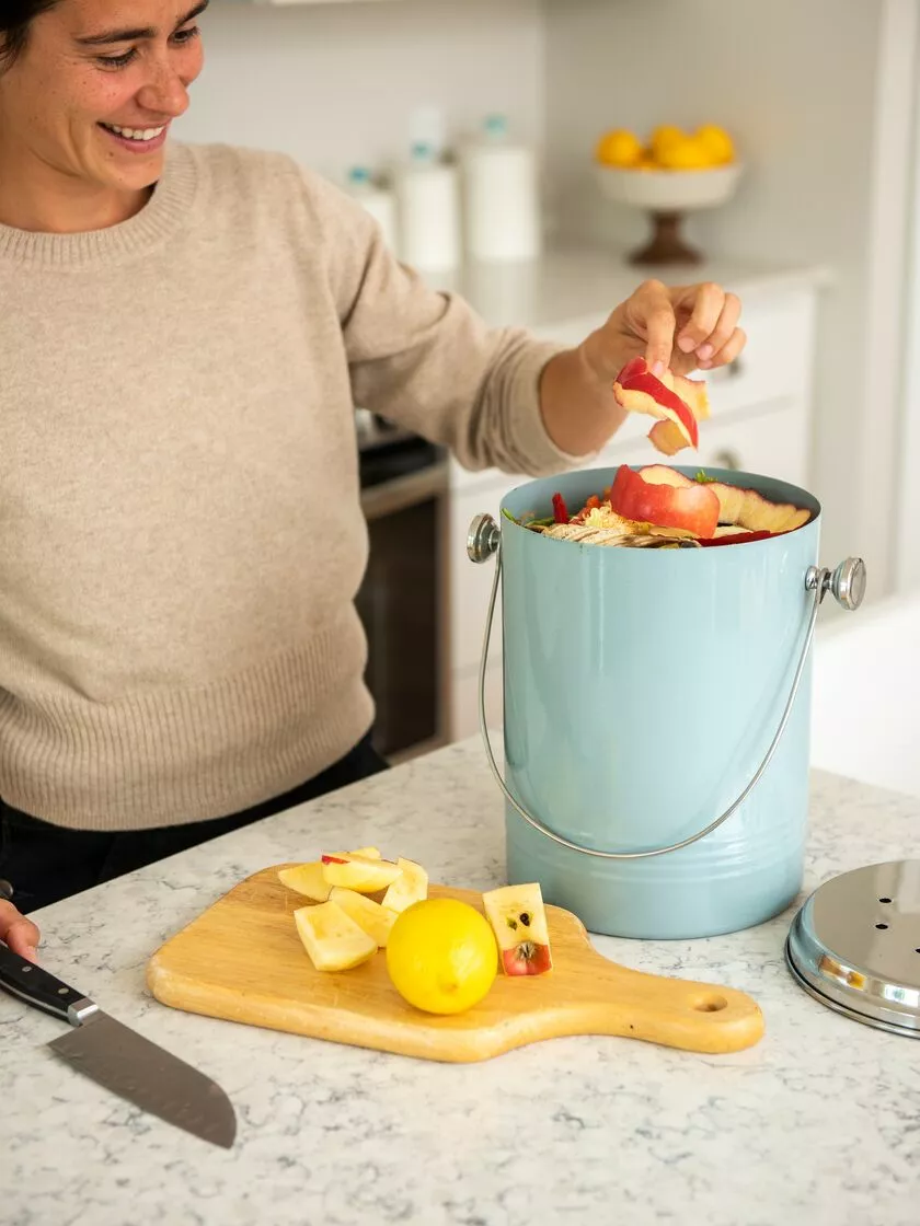 GSC Large Painted Stainless Steel Compost Pail 7 GSC Large Painted Stainless Steel Compost Pail - Image 5