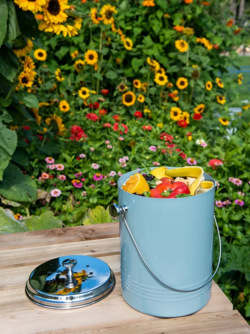 GSC Large Painted Stainless Steel Compost Pail 8 GSC Large Painted Stainless Steel Compost Pail - Image 6