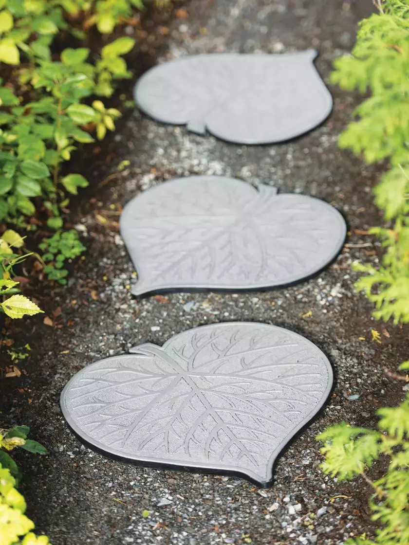 GSC Leaf Stepping Stone 3 GSC Leaf Stepping Stone