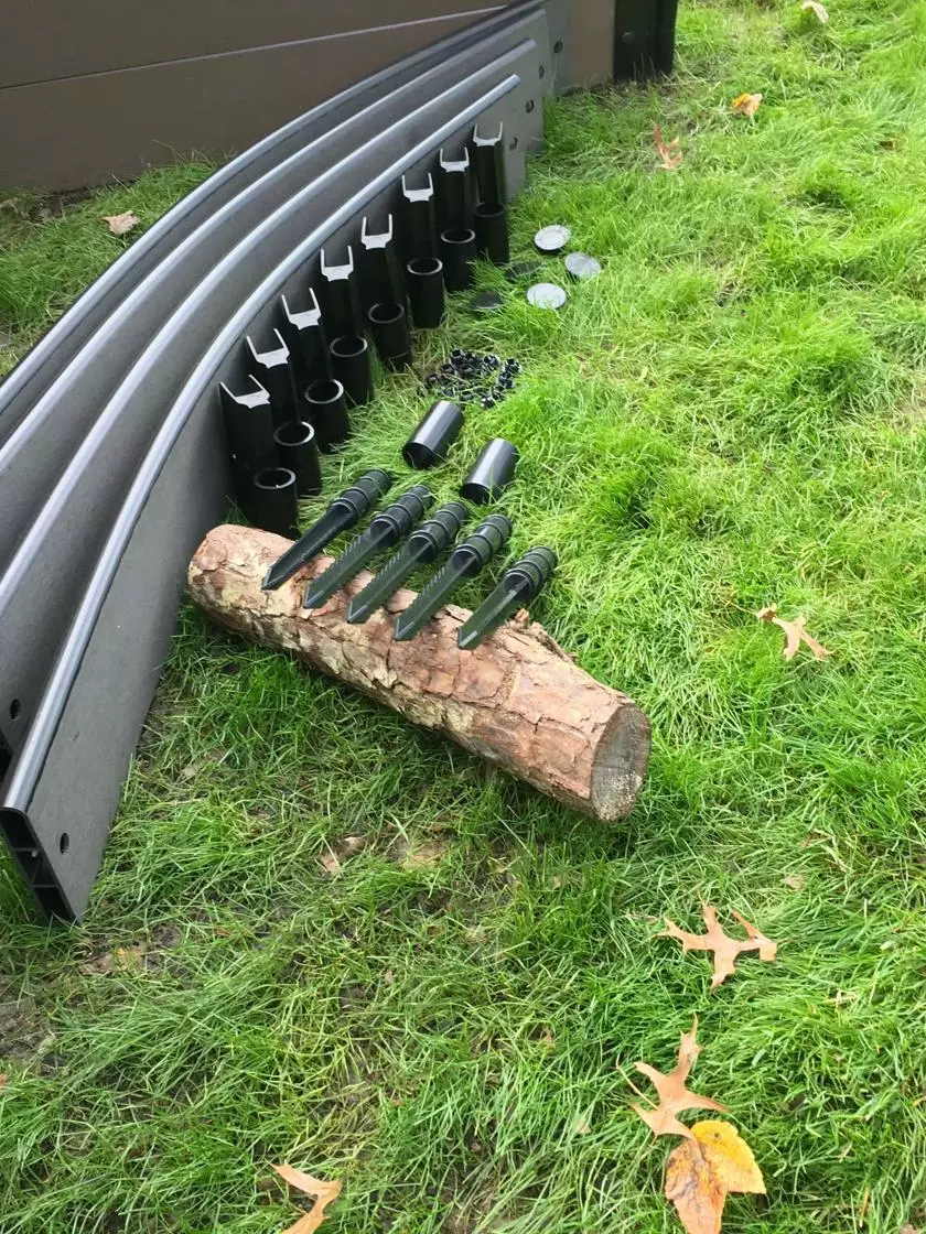 GSC Curved Composite Landscape Edging Kit With 1" Boards 5 GSC Curved Composite Landscape Edging Kit With 1" Boards - Image 3